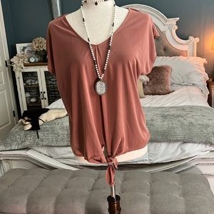 Copper in color. Ties at bottom. So cute